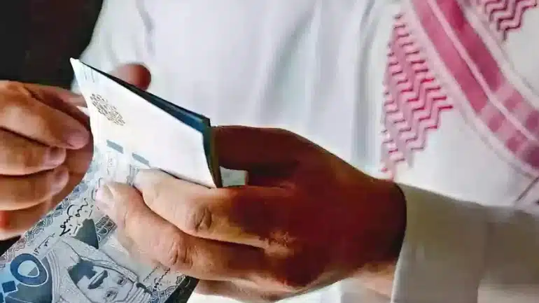 الفئات المستفيدة من دعم توصيل الركاب في السعودية