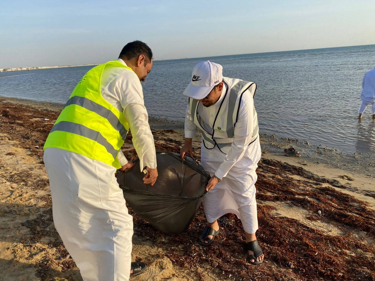 المشاركة في تنظيف المتنزهات البرية ليس من التطوع